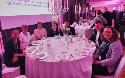 Gruppenbild der IfKW Mitarbeitenden bei der DGPuK 2025.