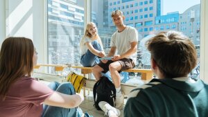 Studierende am Ernst-Abbe-Platz