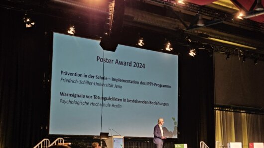 Verkündung des Poster Awards auf dem Deutschen Präventionstag2024