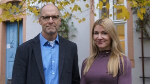 Vorsitz (Martin O'Malley, PhD) und Geschäftsführung (Marieke Kötzung, M.A.) der Ethikkommission