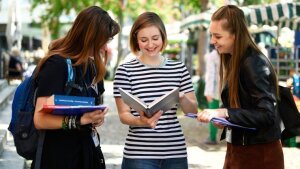Studierende im Gespräch