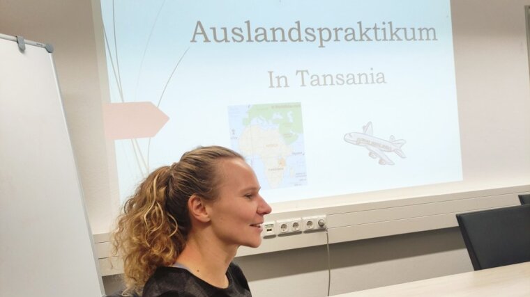 Birte Schwarz beim Vortrag