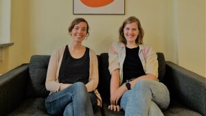 Prof. Dr. Julia Asbrand (links) und Dr. Nele Dippel (rechts)